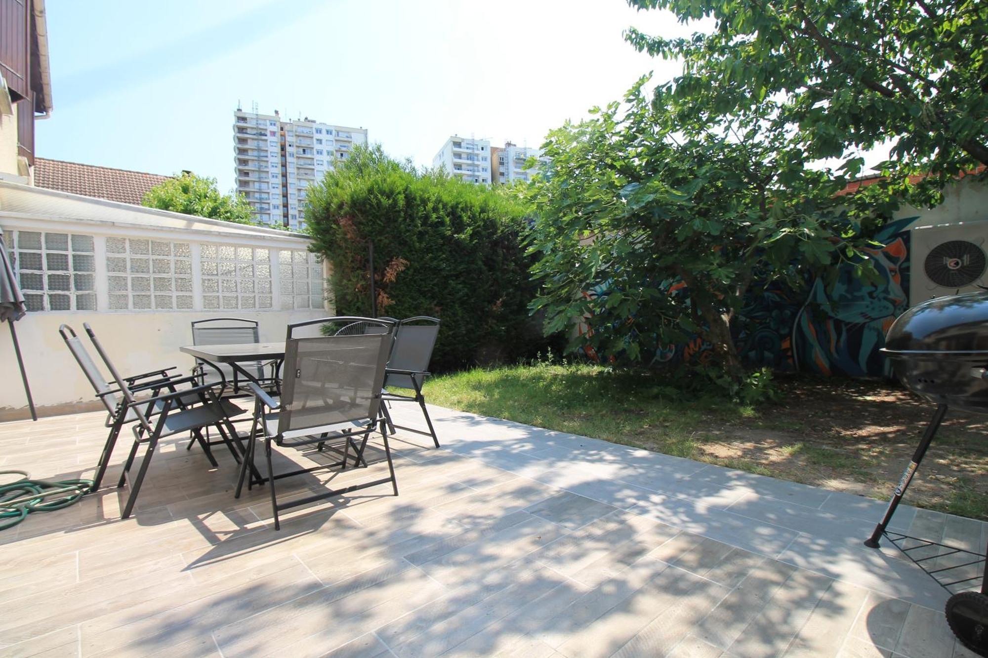 Parking Prive Gratuit - 15Mn Paris - Gare A Pied En 5Mn - Tout Equipee - Terrasse - Jardin - Stade De France - Casino D'Enghien - Hippodrome, Universite Épinay-sur-Seine Buitenkant foto